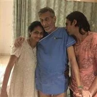 हॉस्पिटल में भर्ती विनोद खन्ना की तस्वीरे वायरल, तस्वीरों में दिख रहे हैं कमजोर